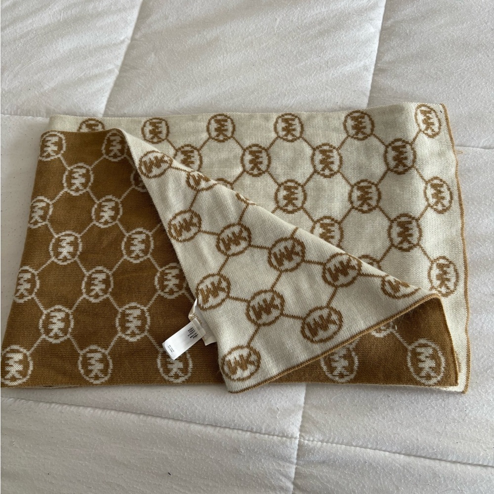 Michael kors scarf